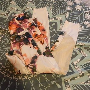 Floral leggings mesh on calves